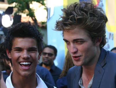 robert-pattinson-taylor-lautner-vma-3.jpg