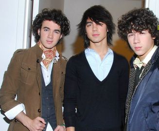 blog7-jonas-brothers.jpg
